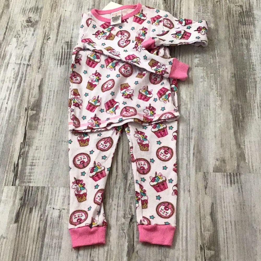 Swiggles pajama set cupcakes 🧁 size 2T NEW   Pink
